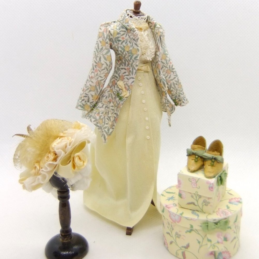 Dollshouse Ladies Hand printed suit and accessorie